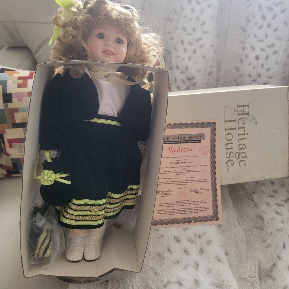HERITAGE HOUSE,DOLL COLLECTION